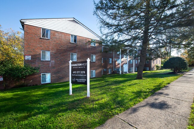 Colonial Pines Apartments in Norristown, PA - Building Photo - Building Photo