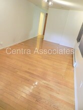 931 Spruce St-Unit -b in Philadelphia, PA - Foto de edificio - Building Photo