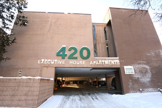 Executive House Apartments in Lansing, MI - Foto de edificio - Building Photo