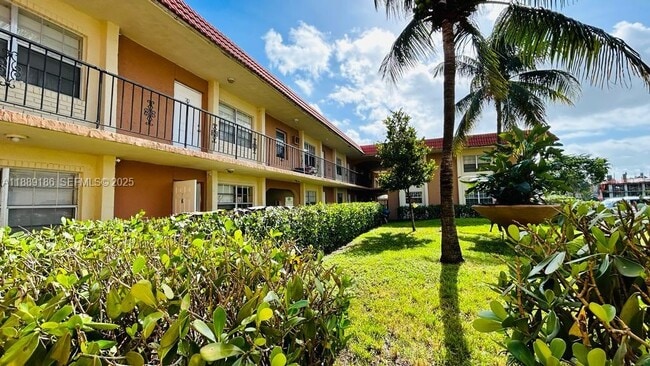 978 SW 10th Dr in Pompano Beach, FL - Building Photo - Building Photo