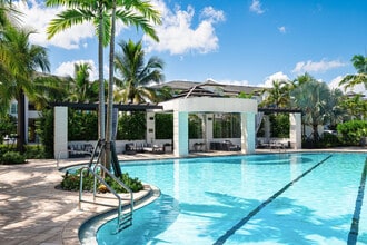 Town Treeline in Ft. Myers, FL - Building Photo - Building Photo