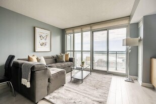 90 Fort York Blvd in Toronto, ON - Building Photo