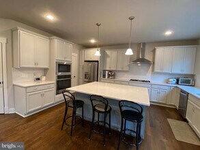 2233 N Underwood St in Falls Church, VA - Building Photo - Building Photo