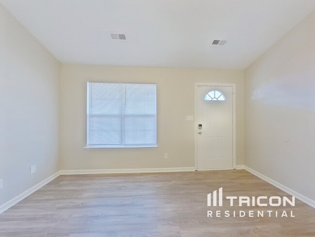 1134 Summit Hills Dr in Charlotte, NC - Building Photo - Building Photo