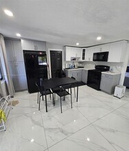 1281 NE 110th St in Miami, FL - Building Photo - Building Photo