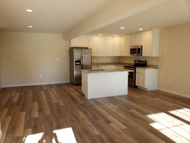 697 E Piedmont St, Unit 102 in Culpeper, VA - Building Photo - Building Photo