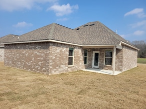 125 Oak Meadow Rd in Sterlington, LA - Building Photo - Building Photo