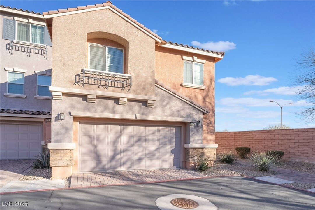 7806 Langara Ave in Las Vegas, NV - Building Photo