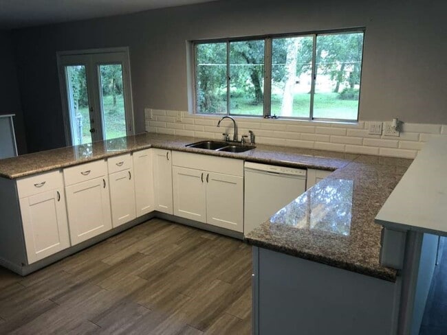 property at 3515 Elm Dr