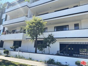 8568 Burton Way in Los Angeles, CA - Building Photo - Building Photo