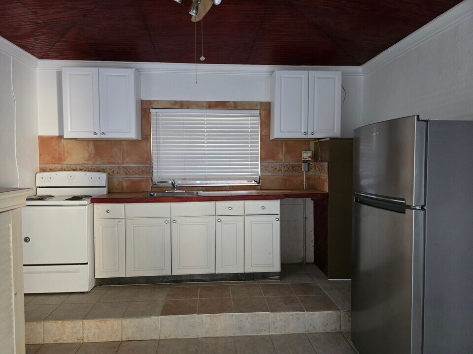 937 N 31st Rd, Unit Cozy spacious 1/1 cottage in Hollywood, FL - Building Photo