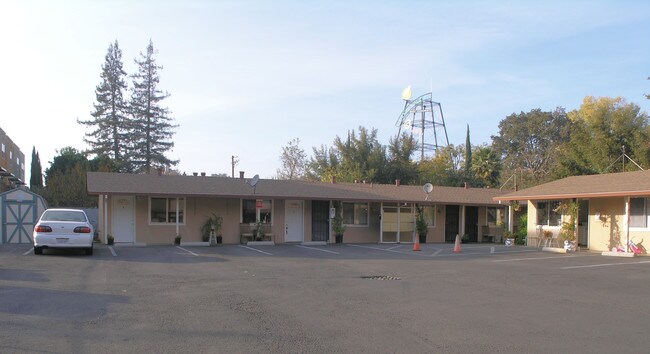 Riverwalk Apartments in West Sacramento, CA - Building Photo - Building Photo