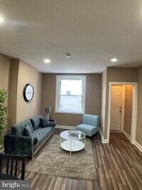 207 E Cambria St photo'