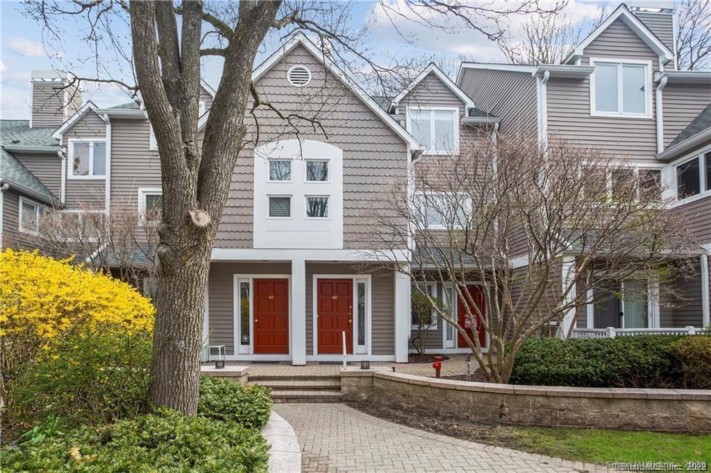 453 E Putnam Ave in Greenwich, CT - Building Photo