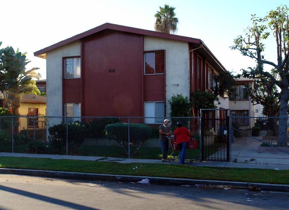 614 E 97th St in Inglewood, CA - Building Photo