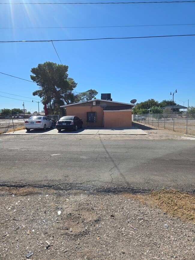 708 Jackson Ave in Las Vegas, NV - Building Photo - Building Photo