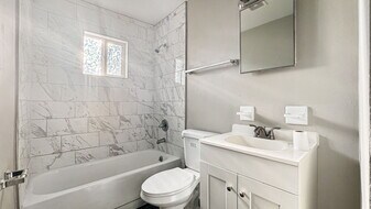 121 W 32nd St Apartments in Norfolk, VA - Building Photo