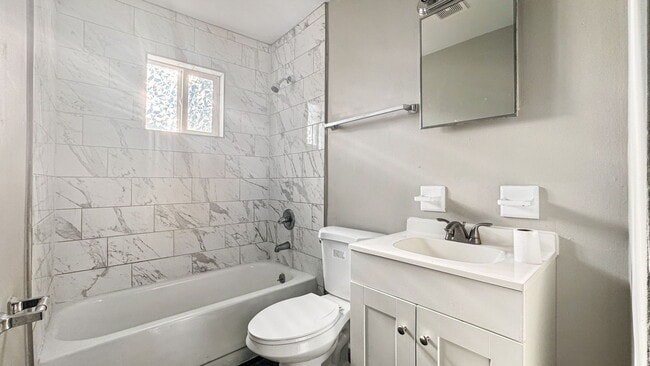 121 W 32nd St Apartments