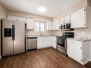 5676 Dorsey Dr in Columbus, OH - Foto de edificio - Building Photo