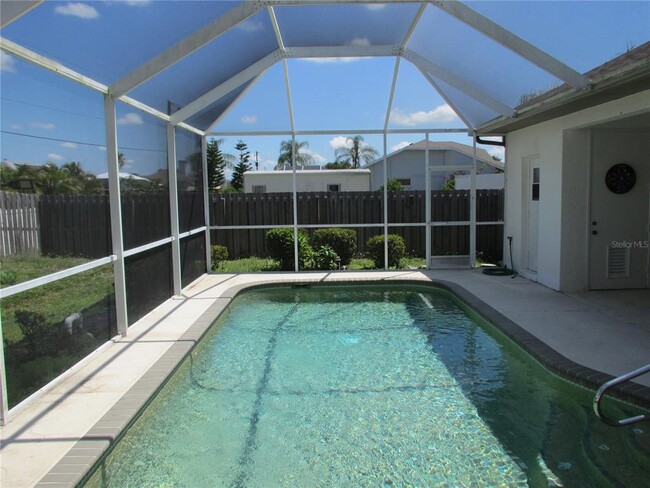 23404 Peachland Blvd in Port Charlotte, FL - Building Photo - Building Photo
