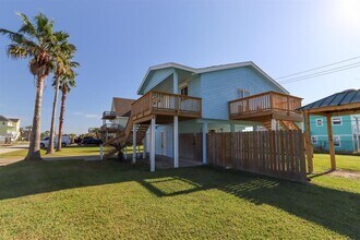 16619 Francis Drake Rd in Jamaica Beach, TX - Building Photo - Building Photo