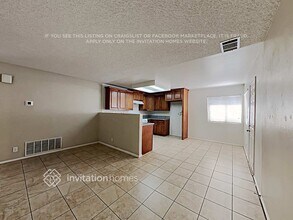 9702 Forest Ave in Bloomington, CA - Foto de edificio - Building Photo