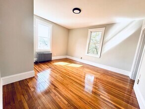 58 Lexington St in Newton, MA - Building Photo - Building Photo