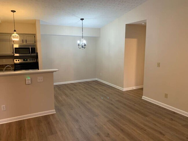 533 Aspen Glen Dr, Unit 311 in Cincinnati, OH - Building Photo - Building Photo