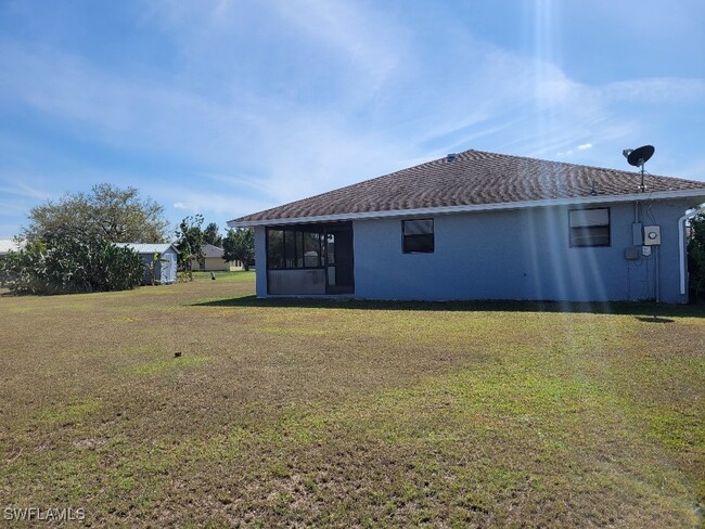 202 Eaglesmere Dr in Lehigh Acres, FL - Building Photo - Building Photo