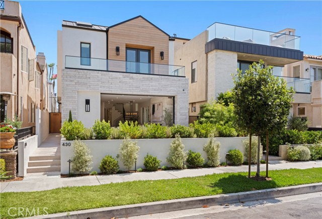 property at 430 Fernleaf Ave