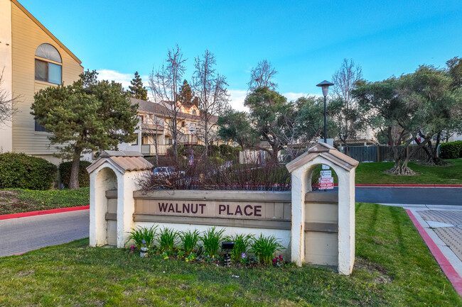 Walnut Place in Fremont, CA - Foto de edificio - Building Photo