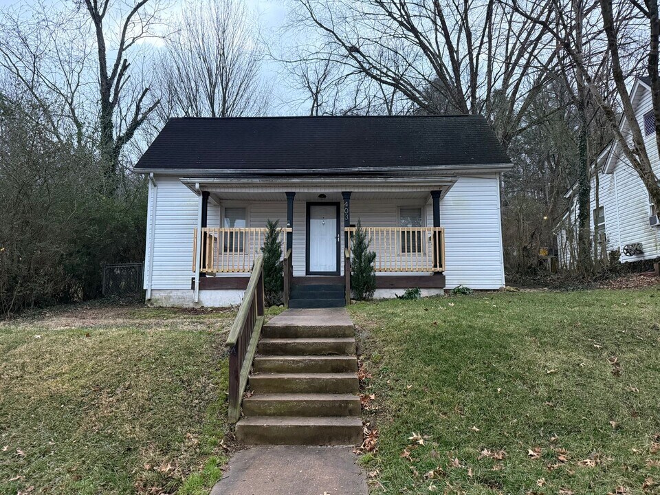 403 W Poplar St in Johnson City, TN - Building Photo