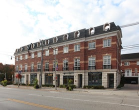 112-120 Bronte Rd in Oakville, ON - Building Photo - Building Photo