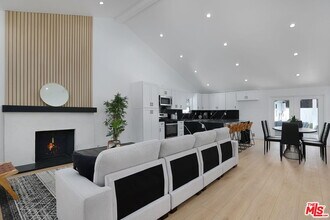 22054 Avenue San Luis in Woodland Hills, CA - Foto de edificio - Building Photo