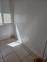 2218 W Imperial Hwy in Hawthorne, CA - Foto de edificio - Building Photo