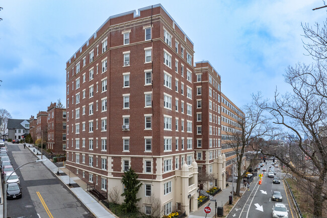 Warwick Condos in Brookline, MA - Building Photo - Primary Photo