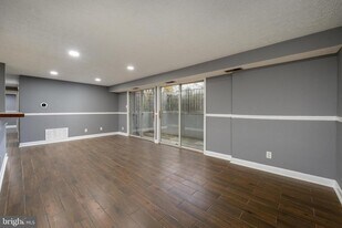 108 Kenwood Dr in Sicklerville, NJ - Building Photo