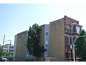 1055 N Mozart St in Chicago, IL - Building Photo - Building Photo