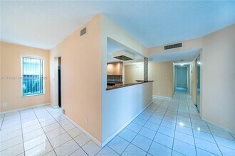 3100 Riverside Dr in Coral Springs, FL - Foto de edificio - Building Photo