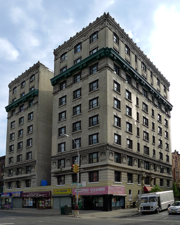 561 W 141st St in New York, NY - Building Photo