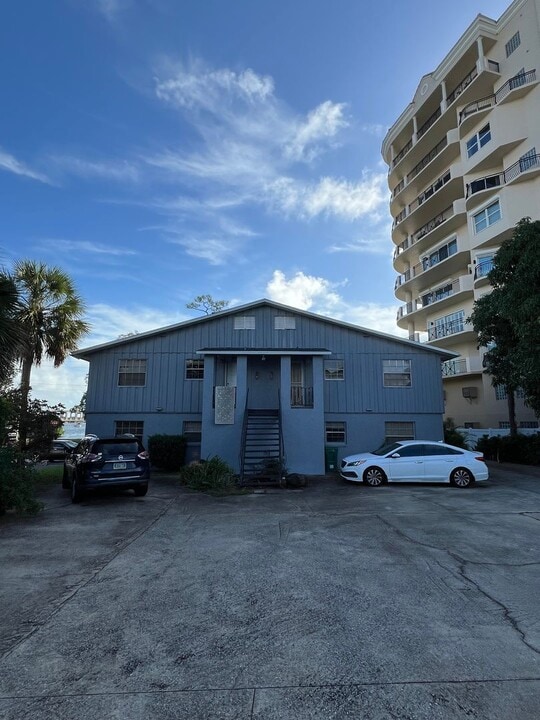 17 Riverside Dr in Cocoa, FL - Building Photo