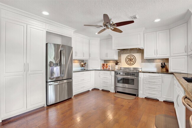 property at 75 Harbor Ln