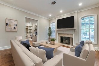 7861 Caruth Ct in Dallas, TX - Foto de edificio - Building Photo