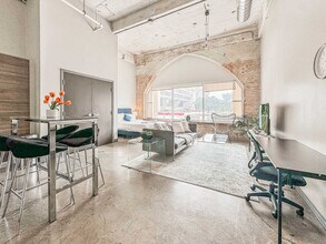 555 Evergreen St in Dallas, TX - Foto de edificio - Building Photo