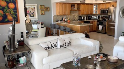 2017 S Ocean Dr, Unit 1408W in Hallandale Beach, FL - Building Photo - Building Photo