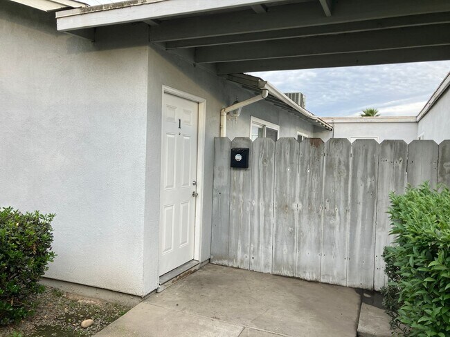 1716 Sylvan Ave in Modesto, CA - Building Photo - Building Photo