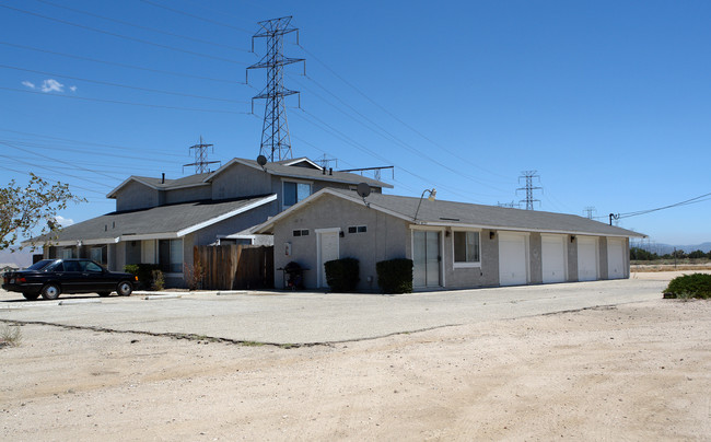 9735 Pyrite Ave in Hesperia, CA - Building Photo - Building Photo