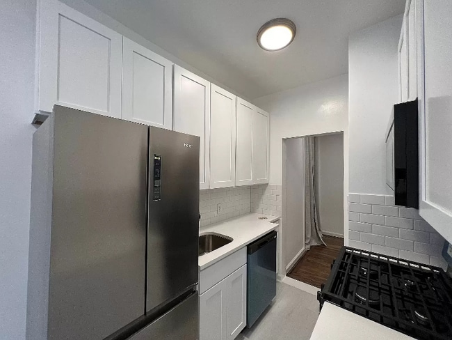 117-14 Union Tpke in Queens, NY - Building Photo - Building Photo