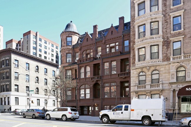 854 W End Ave in New York, NY - Foto de edificio - Building Photo