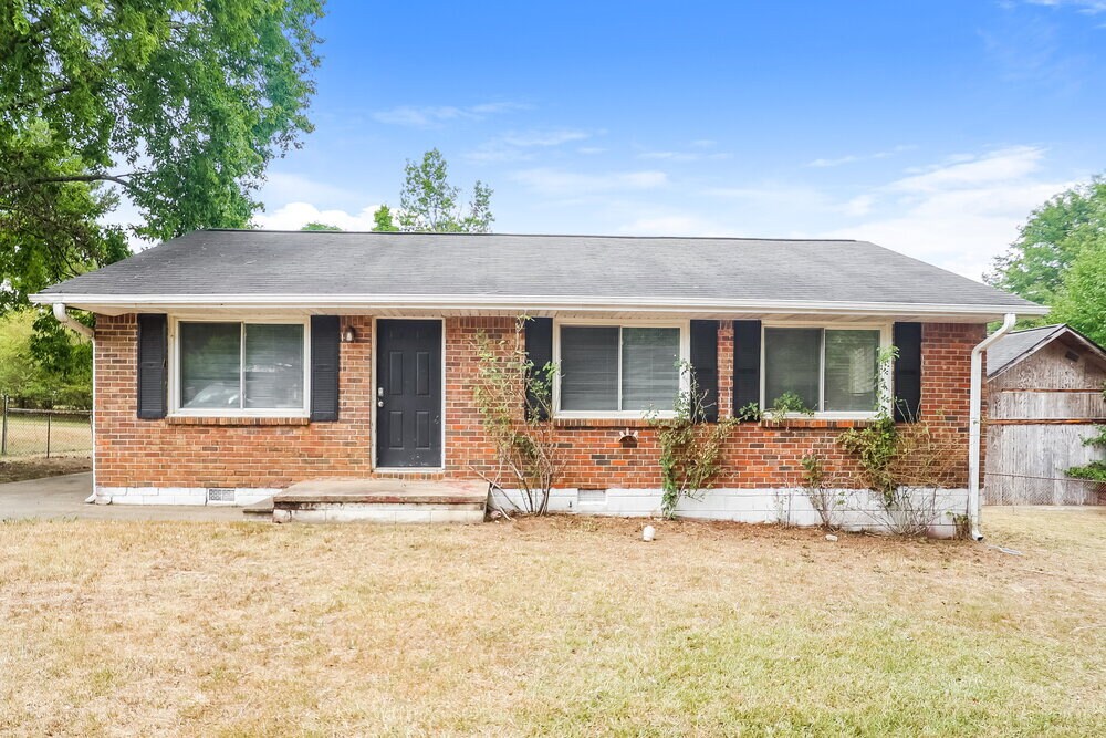 8970 Cornell Dr in Jonesboro, GA - Building Photo